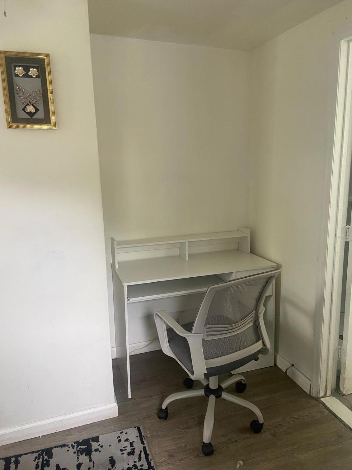 Hospedagem domiciliar Cozy With Private Bathroom *